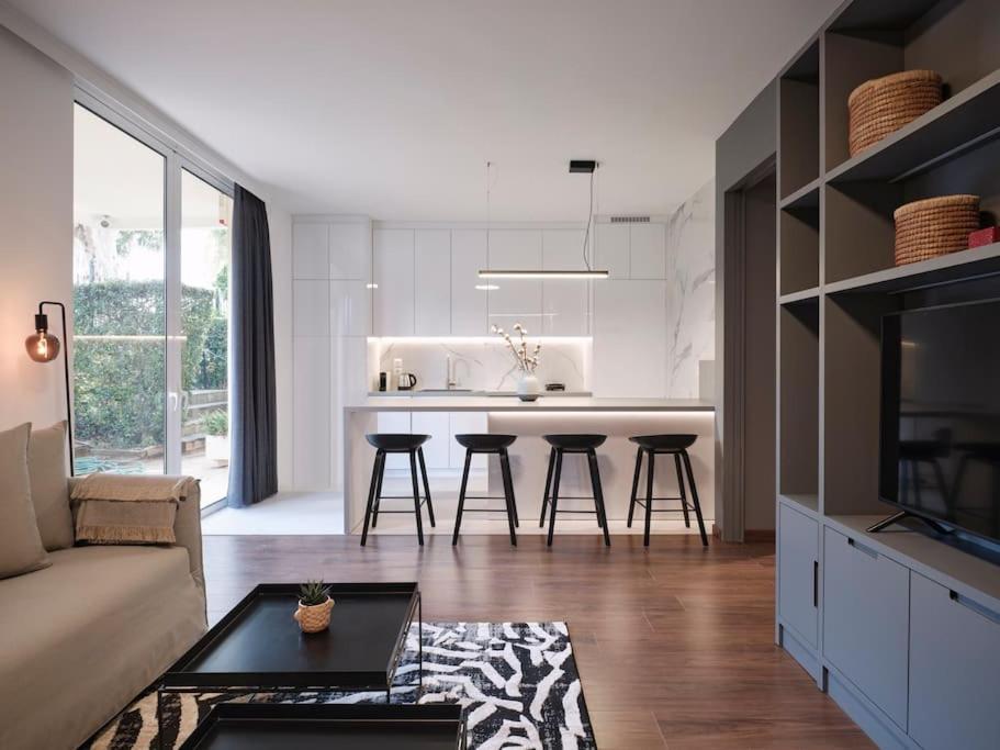 Serene Retreat In Glyfada Apartment *